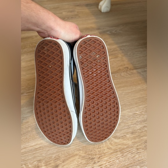 Black and white lace up women’s vans size 7 - Picture 3 of 3